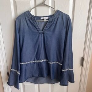 Fourteenth Place Chambray Blouse Bell‎ Sleeve Top White Trim Boho Size M